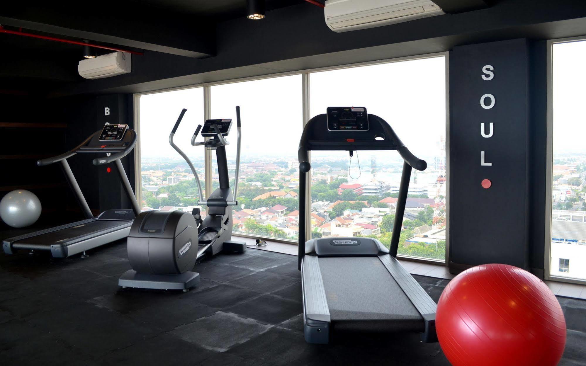 Louis Kienne Hotel Simpang Lima Семаранг Экстерьер фото